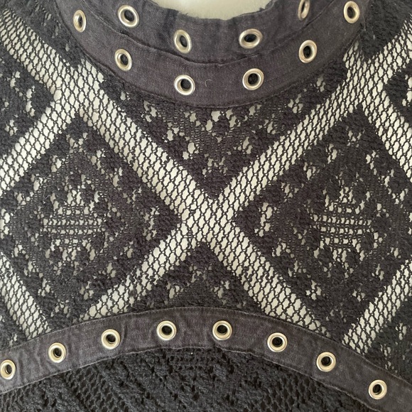 TOPSHOP Crochet w Rivets Top - Picture 4 of 6